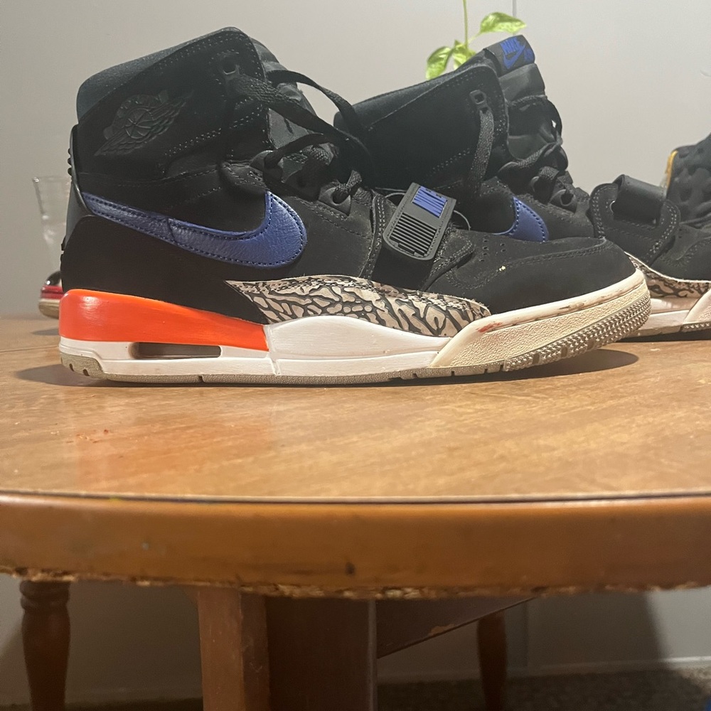 Very lightly worn - Picture 2 of 3